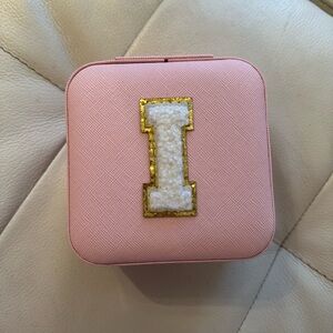letter “i” jewelry case